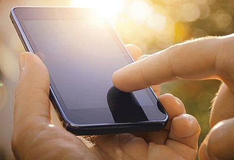 அடுத்த 4 ஆண்டுகளில் இந்தியாவில் 100 கோடி மொபைல் வாடிக்கையாளர்கள்: அறிக்கையில் தகவல்