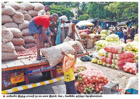 கோவை-மேட்டுப்பாளையம் சாலையில் இட நெருக்கடியில் தவிக்கும் எம்.ஜி.ஆர். காய்கனி மார்க்கெட்