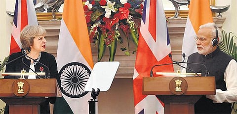 ஸ்மார்ட் நகரங்கள், டிஜிட்டல் இந்தியா போன்ற திட்டங்களுக்கு பிரிட்டன் விரிவான ஒத்துழைப்பு தரவேண்டும்: பிரதமர் தெரசா மேவிடம் நரேந்திர மோடி வேண்டுகோள்