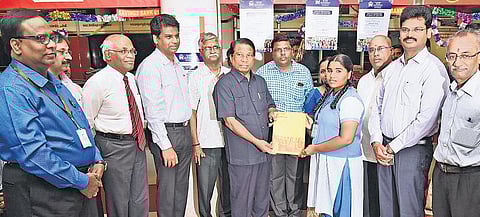 விஐடி நுழைவுத் தேர்வுக்கான விண்ணப்பங்கள் விநியோகம்: ஜி.விசுவநாதன் தொடங்கிவைத்தார்