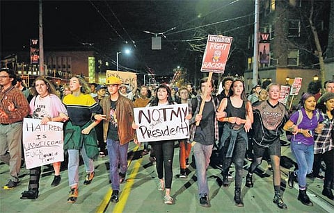 டொனால்டு ட்ரம்ப் வெற்றியை எதிர்த்து அமெரிக்காவில் கலவரம் வெடித்தது: துப்பாக்கிச்சூட்டில் 5 பேர் படுகாயம்