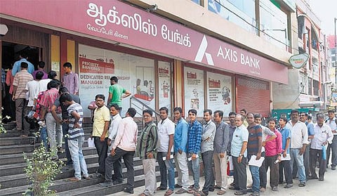 பல வங்கிகளில் பணம் செலுத்தினால் வருமான வரியில் இருந்து தப்பிக்கலாமா? - வங்கி, வருமான வரித்துறை அதிகாரிகள் விளக்கம்