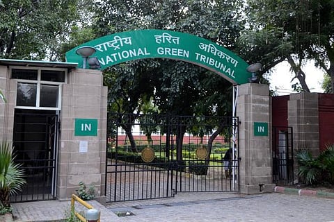 டெல்லியில் காற்று மாசுவை கட்டுப்படுத்த ஹெலிகாப்டர் மூலம் தண்ணீர் தெளியுங்கள்: தேசிய பசுமை தீர்ப்பாயம் உத்தரவு