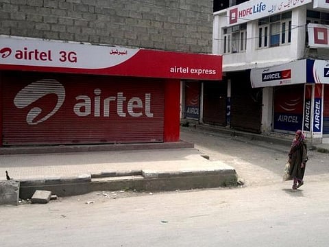 காஷ்மீரில் செல்பேசி இணைய சேவைகளுக்கான தடை நீக்கம்