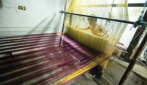 இடைத்தரகர்கள் மற்றும் போலிகளின் ஆதிக்கத்தால் பொலிவு இழக்கும் காஞ்சிப் பட்டு நெசவுத் தொழில்: பாரம்பரியத்தை மீட்டெடுக்க நெசவாளர்கள் வலியுறுத்தல்