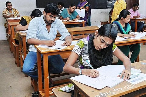 புதிய ஆசிரியர் தகுதித்தேர்வு மூலம் 1000-க்கும் குறைவான பட்டதாரி ஆசிரியர் பணியிடங்களே நிரப்ப வாய்ப்பு