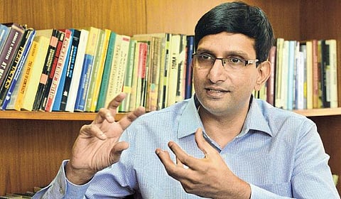 நேரு நினைத்திருந்தால் இந்தியாவை ஒற்றைக் கட்சி நாடாக மாற்றியிருக்க முடியும்!- ஸ்ரீநாத் ராகவன் பேட்டி