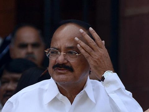 நிர்வாக நிலையை மன்மோகன் விமர்சிப்பதா?- வெங்கய்யா பதிலடி