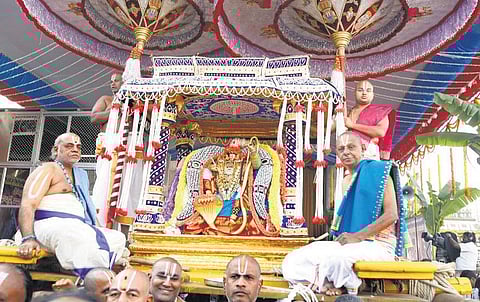 திருச்சானூர் பிரம்மோற்சவம்: முத்து பல்லக்கில் பத்மாவதி தாயார் பவனி