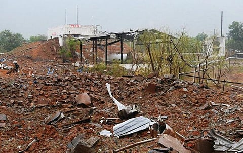 திருச்சி அருகே வெடிமருந்து ஆலை வெடித்துச் சிதறி விபத்து: 10 பேர் பலியானதாக அச்சம்