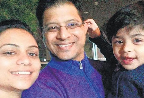 காஷ்மீர் மாநிலத்தில் தீவிரவாத தாக்குதலில் உயிரிழந்த ராணுவ மேஜர் கிரிஷ்குமாரின் உடல் இன்று பெங்களூரு வருகிறது