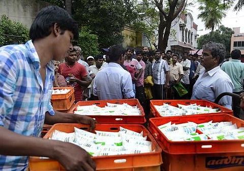 தட்டுப்பாடு ஏற்படுவதை தடுக்க ஆவின் பால் பாக்கெட் மாலையிலும் விநியோகம்