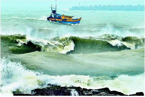 புயல் கரையை கடந்தது: அந்தமான் அருகே புதிய புயல் சின்னம் - தமிழகம், புதுவையில் பரவலாக மழை பெய்யும்