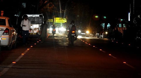 சென்னை: வீடு திரும்ப தவிப்போருக்கு தன்னார்வலர்கள் வாகன உதவி