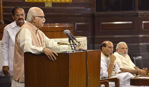 அவையை நாள் முழுதும் ஒத்திவைக்க வேண்டியதுதானே?: கடும் அதிருப்தியில் அத்வானி