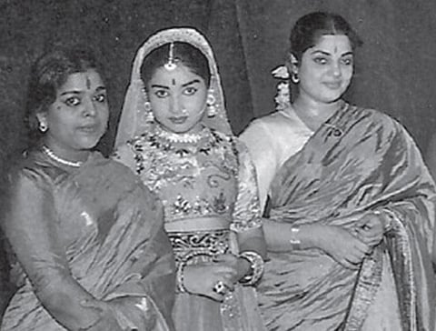 ஜெ.நினைவலைகள்: வழக்கறிஞராவதே அவர் கனவு!