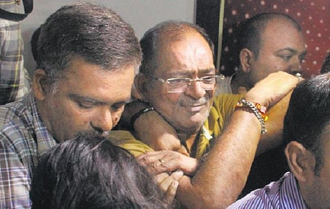 ரூ.14,000 கோடி கணக்கு காட்டிய குஜராத் தொழிலதிபருக்கு 3 ஆண்டு சிறை?- வருமான வரித் துறை அதிகாரிகள் தகவல்