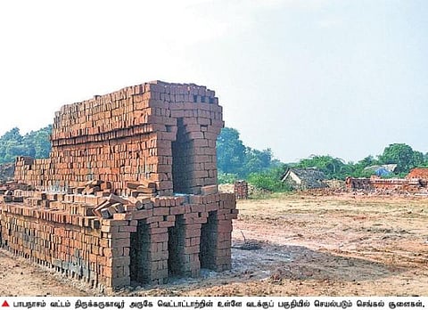 செங்கல் சூளைகளால் கபளீகரமாகும் ஆற்றங்கரைகள்: எதிர்காலத்தில் வெள்ளம் ஏற்படும் அபாயம்; முன்னெச்சரிக்கை நடவடிக்கை எடுக்கப்படுமா?