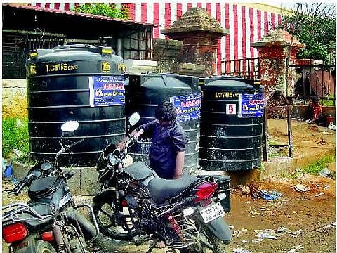 கன்னியாகுமரியில் குடிநீருக்கு திண்டாடும் ஐயப்ப பக்தர்கள்: காலியாக கிடக்கும் தண்ணீர் தொட்டிகள்