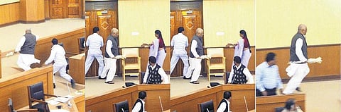 திரிபுரா சட்டப்பேரவையில் சபாநாயகரின் செங்கோலை பறித்த எதிர்க்கட்சி எம்எல்ஏ