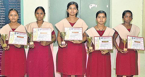 தேசிய அளவிலான குழந்தைகள் அறிவியல் மாநாடு: அரசு பள்ளி மாணவிகளின் ஆய்வு கட்டுரை தேர்வு