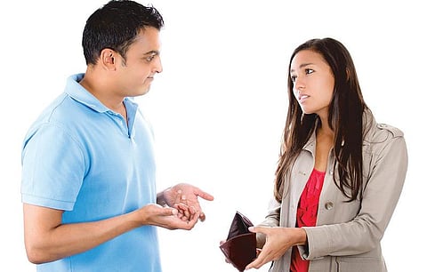 சட்டமே துணை: மனைவிக்குப் பணம் தர மறுப்பதும் குற்றமே