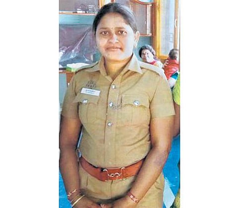 திருப்பத்தூர் பெண் காவலர் மீது ஆசிட் வீசியவர்களைப் பிடிக்க 3 தனிப்படை: சொந்த பிரச்சினை என தகவல்