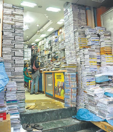 பணமதிப்பு நீக்கத்தால் டைரி, காலண்டர் விற்பனை மந்தம்: ரூ.5 கோடி அளவுக்கு தேக்கம்