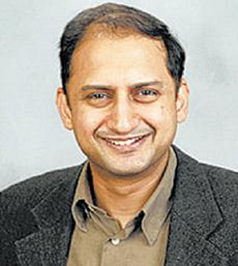 ஆர்பிஐ துணை கவர்னர் விரால் வி ஆச்சார்யா