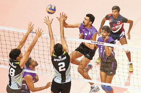 தேசிய சீனியர் வாலிபால்: இந்தியன் ரயில்வே அணிகள் இறுதிப்போட்டிக்கு முன்னேற்றம்