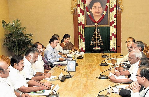 சென்னை தலைமைச் செயலகத்தில் முதல்வர் பன்னீர்செல்வத்துடன் பொன்.ராதாகிருஷ்ணன் சந்திப்பு