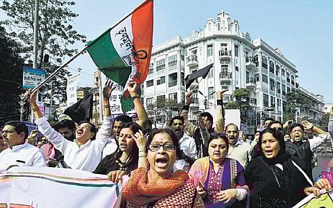 2 எம்.பி.க்களை கைது செய்ததற்கு கண்டனம்: பிரதமர் இல்லம் நோக்கி திரிணமூல் எம்.பி.க்கள் அணிவகுப்பு