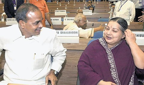 என்னருமை தோழி..!- 5: மக்கள் தீர்ப்பே மகேசன் தீர்ப்பு!