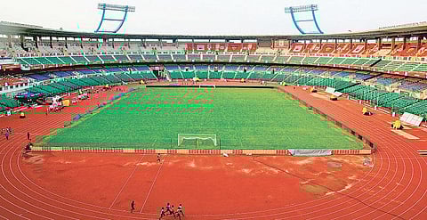 மிரள வைக்கும் மைதான கட்டணங்கள்: கால்பந்து போட்டிகள் வளர கைகொடுக்குமா தமிழக அரசு