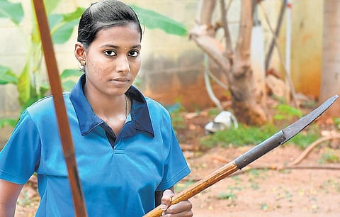 வானவில் பெண்கள்: சிலம்பத்தில் கலக்கும் சகோதரிகள்