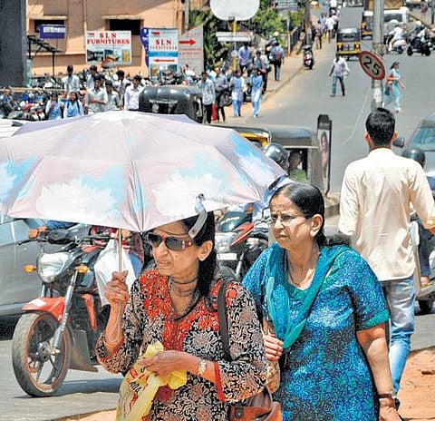 வானம் தெளிவாக இருப்பதால் தமிழகத்தில் வெப்பம் அதிகரிப்பு: கரூர் பரமத்தியில் 34 டிகிரி செல்சியஸ் பதிவு