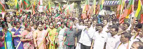 உயிரிழந்த விவசாயிகள் குடும்பத்துக்கு ரூ.25 லட்சம் நிவாரண நிதி: வேல்முருகன் வலியுறுத்தல்