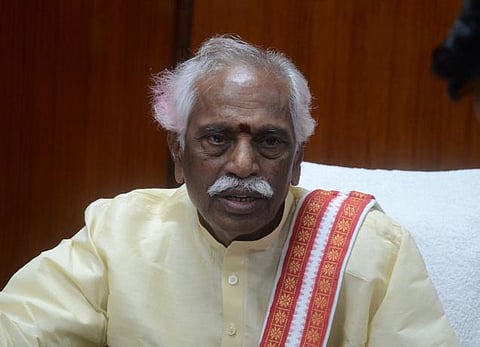 தமிழகத்தில் 4 இடங்களில் 100 படுக்கைகள் கொண்ட இஎஸ்ஐ மருத்துவமனை: மத்திய தொழிலாளர் துறை இணையமைச்சர் தகவல்