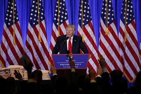 சி.என்.என். நிருபரிடம் ‘நீங்கள் பொய் செய்திகளை வெளியிடுபவர்கள்’ என்று சீறிய ட்ரம்ப்