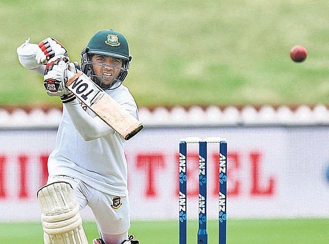 நியூஸிலாந்துக்கு எதிரான டெஸ்ட் போட்டி; தமிம் இக்பால், மோமினுல் அரை சதம்- முதல் நாள் ஆட்டம் மழையால் பாதிப்பு