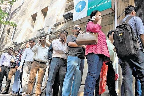 ஏடிஎம்களிலிருந்து தினசரி ரூ.10,000 எடுக்கலாம்: மத்திய ரிசர்வ் வங்கி அறிவிப்பு