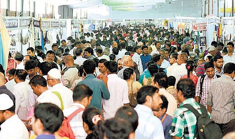 எம்ஜிஆர் நூற்றாண்டு விடுமுறை தினம் என்பதால் சென்னை புத்தகக் காட்சியில் இன்று அதிக வாசகர்கள் குவிய வாய்ப்பு: 2 நாட்களில் நிறைவடைகிறது