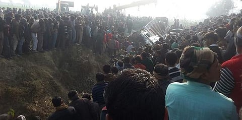 உ.பி.யில் பஸ் லாரி மோதல் பள்ளிக் குழந்தைகள் 12 பேர் பலி