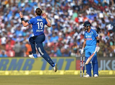 2-வது ஒருநாள்: கிறிஸ் வோக்ஸ் அபாரம்; 3 விக். இழந்து இந்தியா திணறல்