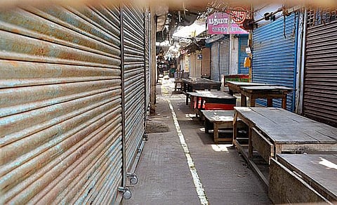 ஜல்லிக்கட்டுக்கு ஆதரவாக பஸ், லாரி, ஆட்டோ தொழிலாளர்கள் வேலைநிறுத்தம்: தமிழகத்தில் இன்று கடைகள் அடைப்பு