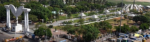 ஜல்லிக்கட்டு போராட்ட எதிரொலி: வெறிச்சோடிய நிலையில் எம்ஜிஆர், ஜெ. நினைவிடம்!