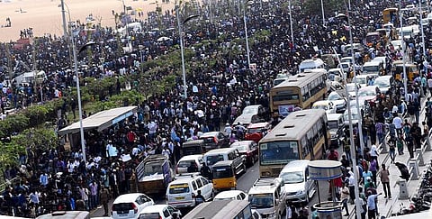 மெரினா சாலை 4-வது நாளாக மூடல்: மாற்று சாலைகளில் வாகனங்கள் குவிந்ததால் கடும் போக்குவரத்து நெரிசல்