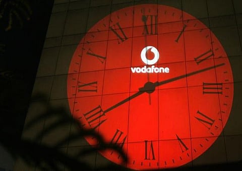 ஐடியாவுடன் இணையும் வோடஃபோன்: போட்டியை சமாளிக்க நடவடிக்கை