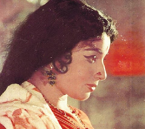 என்னருமை தோழி...! - 25: நடிகையின் கதை