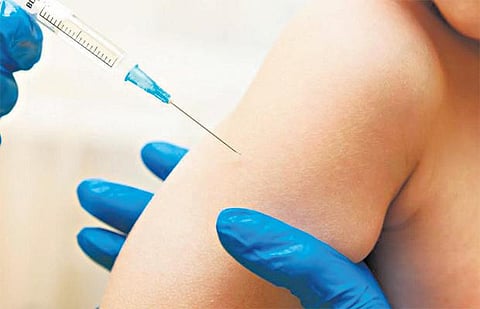 தடுப்பூசிக் குழப்பங்கள்: எந்தப் பாதை சரி?